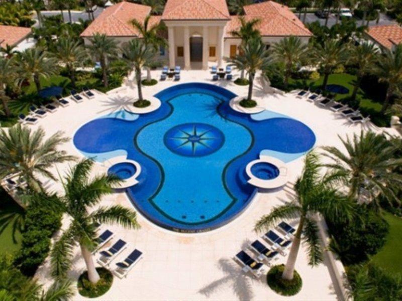 Отель The Regent Grand Грейс-Бэй Экстерьер фото